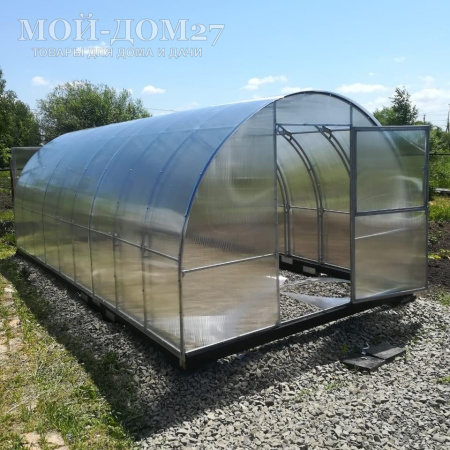 Теплица СверхПрочная Усиленная 6 метров с поликарбонатом | Мой-Дом27 | Каркас изготовлен из оцинкованной замкнутой трубы 20*20 мм.<br>
 Ширина - 3 метра. Высота - 2,1 метра. Длина 6 метров.<br>
 Выдерживаемая снеговая нагрузка - 300 кг/м2. Выдерживаемая ветровая нагрузка - до 22 м/с.<br>
 <b>Расстояние между дугами 0,65 метра.&nbsp;ДВОЙНАЯ ДУГА под дугой приварена еще одна дуга - толщина металла каждой дуги 1,2&nbsp;мм.</b>&nbsp;Ширина двери 0,96 метра.<br>